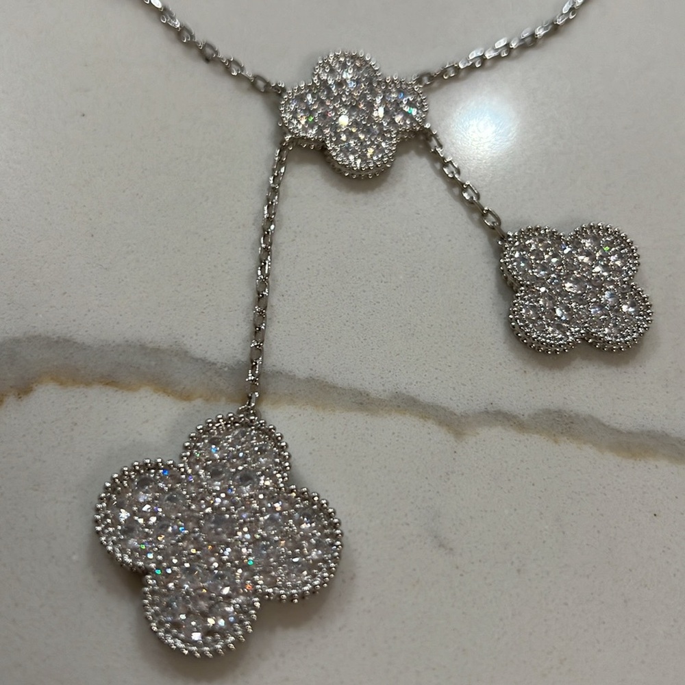 Clover set in sterling silver